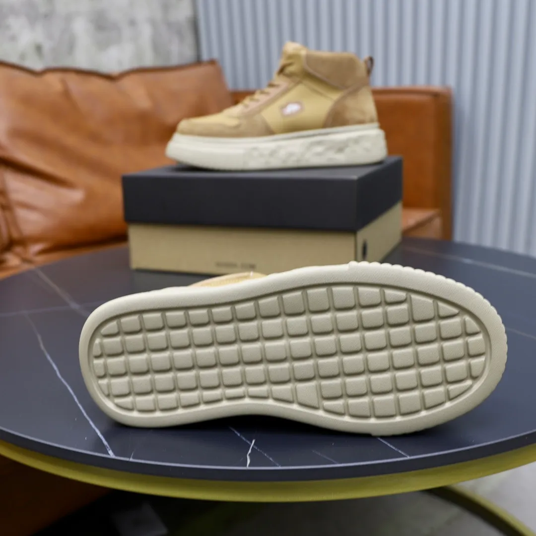 Ex-factory price: 620💰Thick wool imported from Australia Brand: UGG genuine purchase Size: 39-44 Grade: Official website 1:1 Material: First layer of genuine leather waterproof and antifreeze upper Real wool lining Original non-slip soft wear-resistant outsole Style category: Men's casual shoes Trendy style Comfortable on the feet Color: Official website color synchronization